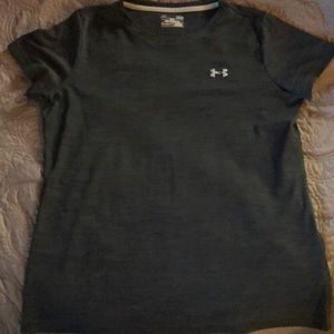 UA LOOSE FIT TEE